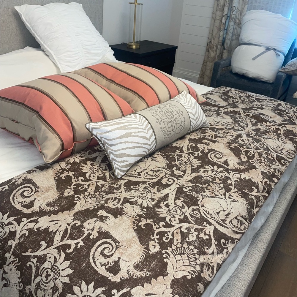 Custom made duvet/bed runner for king bed and pillows